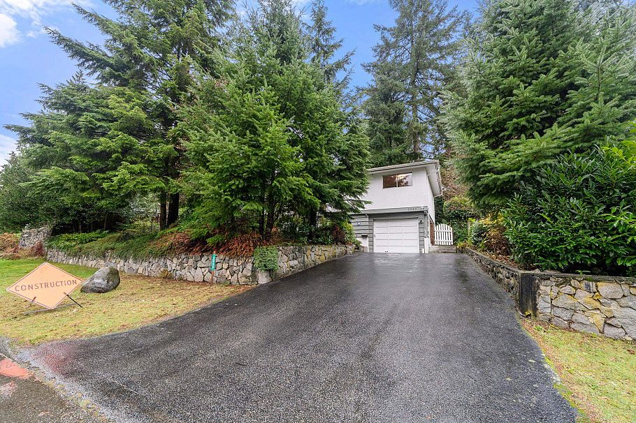 2086 Tompkins Crescent North Vancouver, BC - 28