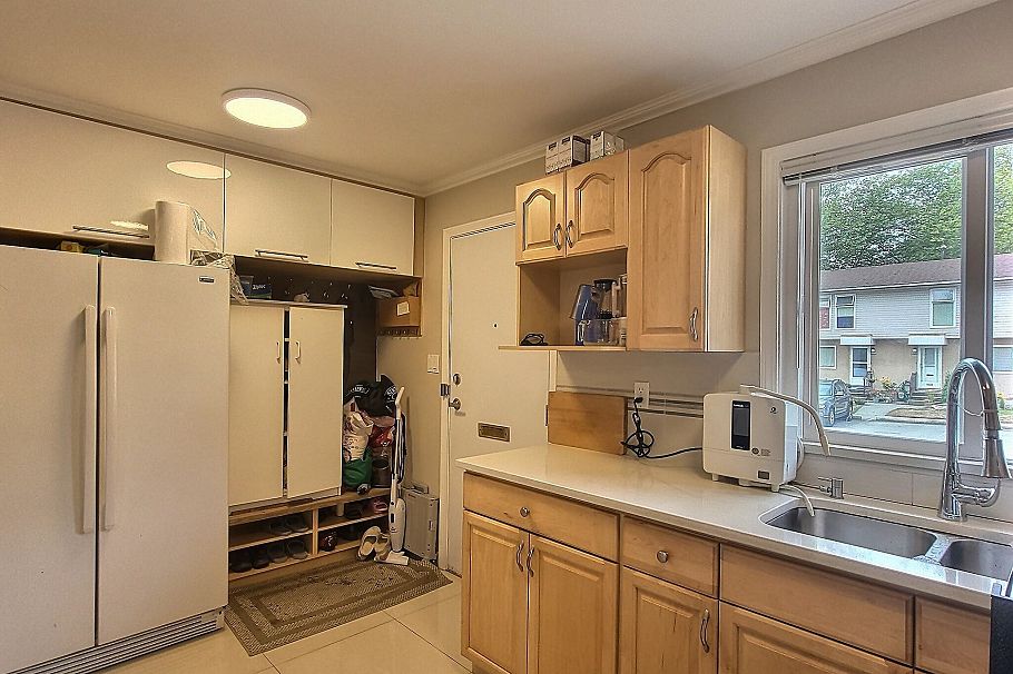 6878 Arlington Street Vancouver, BC - 3