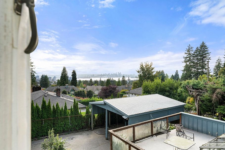 3041 St. Marys Avenue North Vancouver, BC - 4