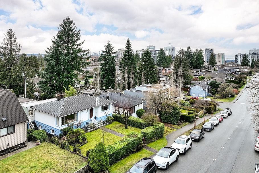 419 E 17th Street North Vancouver, BC - 27