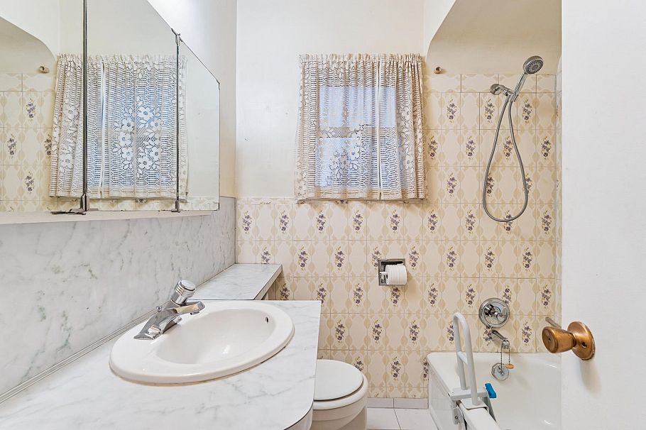 419 E 17th Street North Vancouver, BC - 15