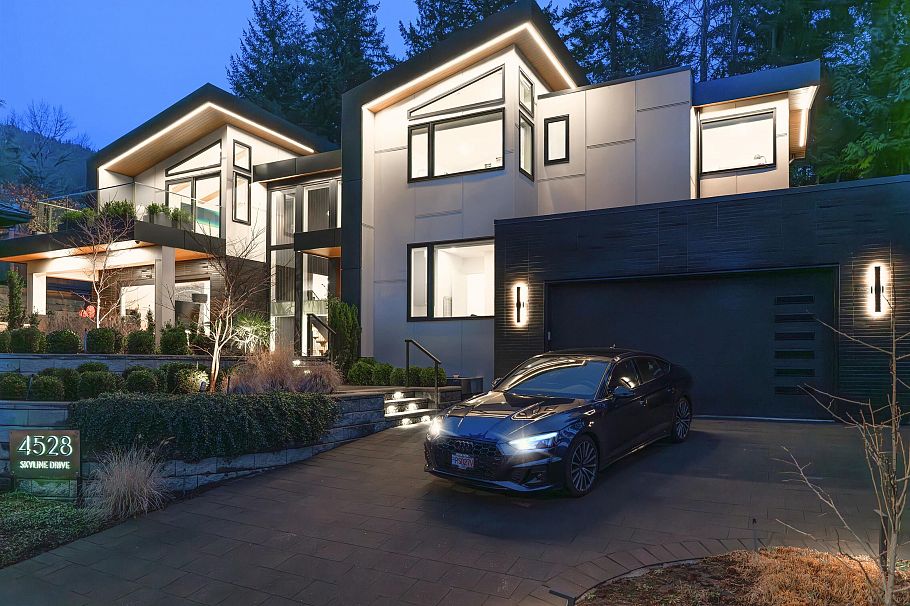 4528 Skyline Drive North Vancouver, BC - 1