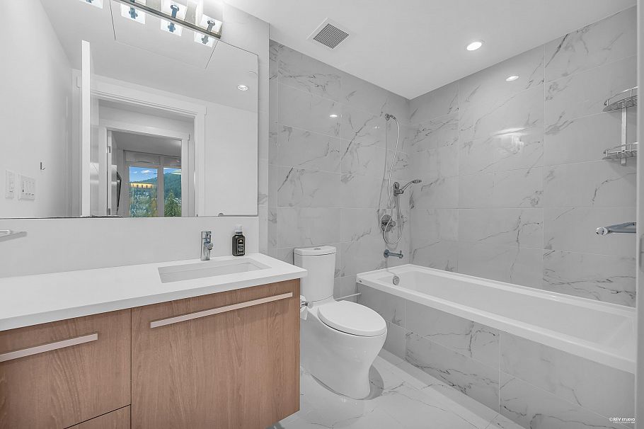 607 2780 Valley Centre Avenue North Vancouver, BC - 16