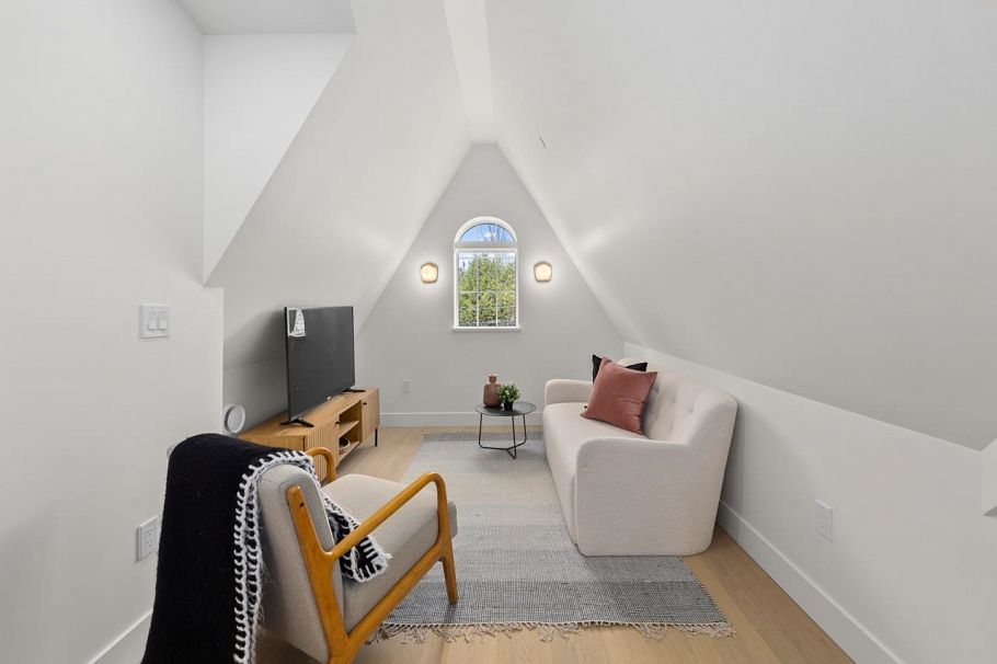 2438 W 49 Avenue Vancouver, BC - 22