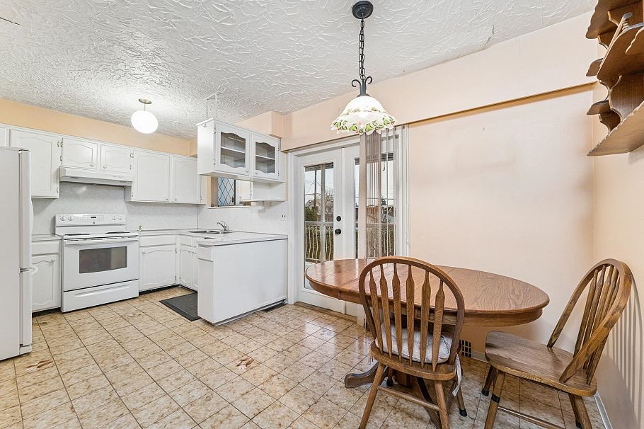 419 E 17th Street North Vancouver, BC - 6