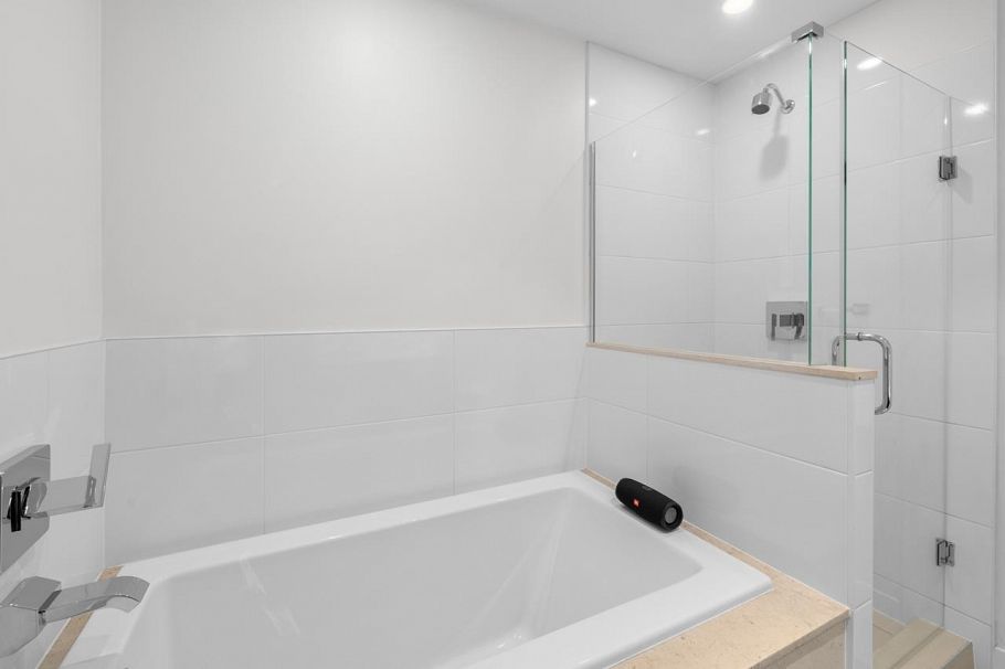 1804 1320 Chesterfield Avenue North Vancouver, BC - 18