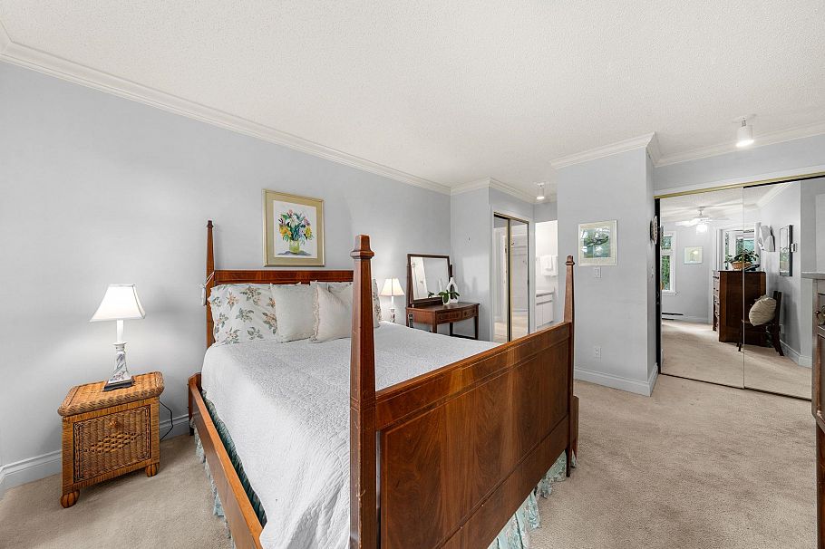 212 2800 Chesterfield Avenue North Vancouver, BC - 22