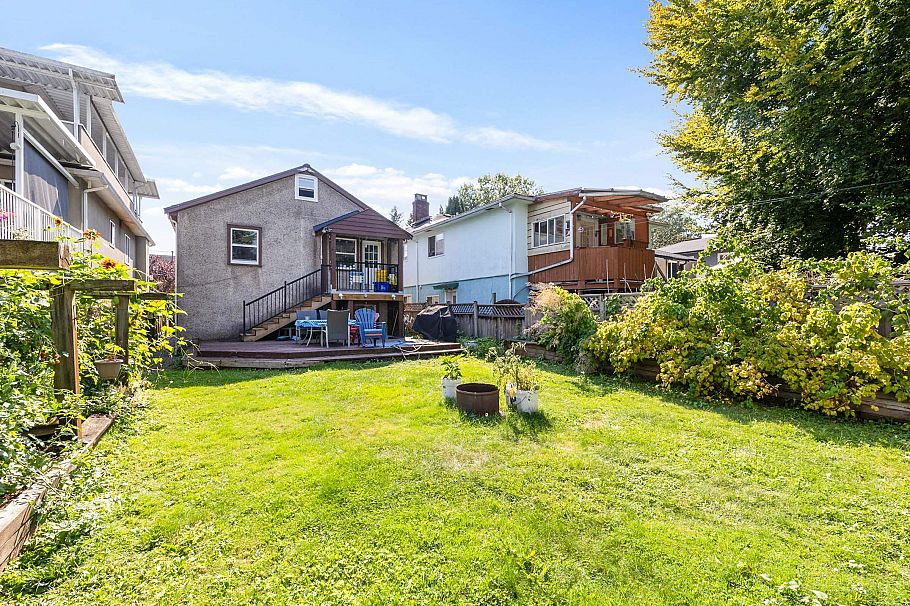 1341 E 29th Avenue Vancouver, BC - 30