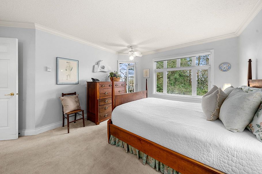 212 2800 Chesterfield Avenue North Vancouver, BC - 24