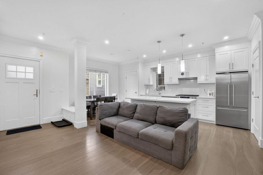 5685 Killarney Street Vancouver, BC - 3