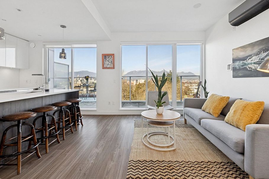 505 379 E Broadway Vancouver, BC - 1