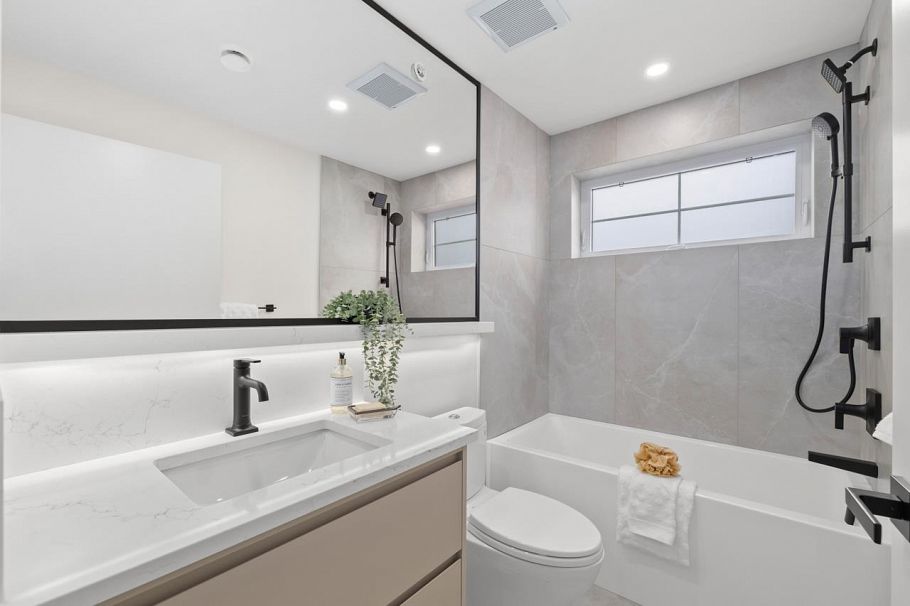 2438 W 49 Avenue Vancouver, BC - 31