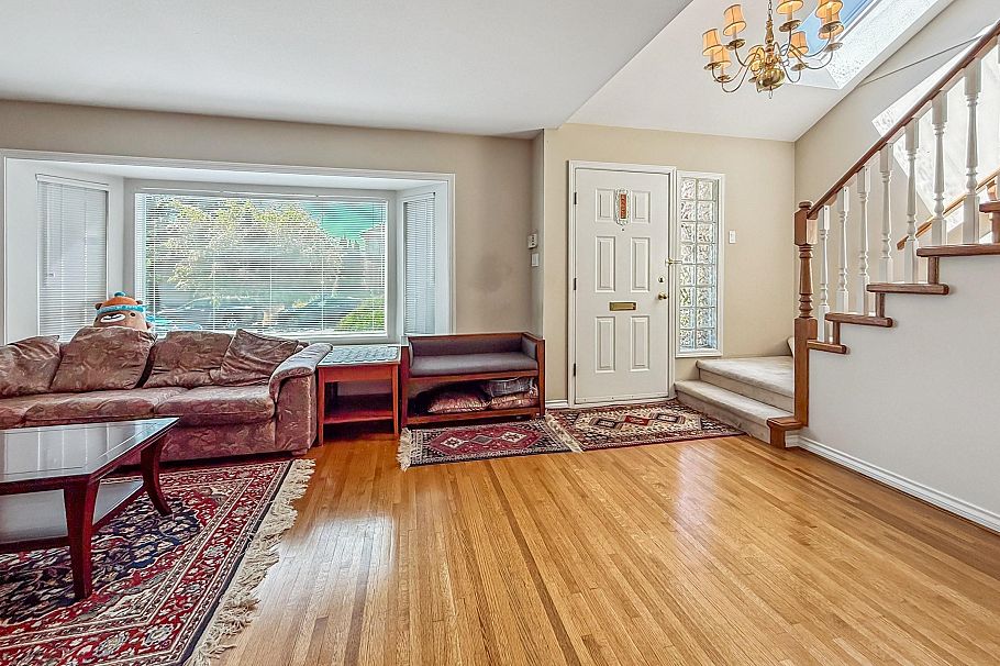 2755 W 20th Avenue Vancouver, BC - 9