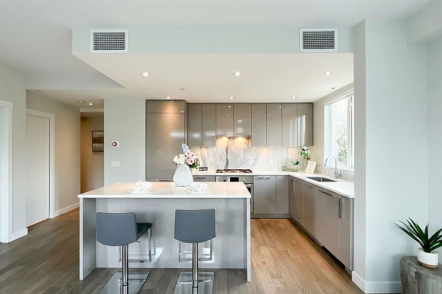 209 4080 Yukon Street Vancouver, BC - 5