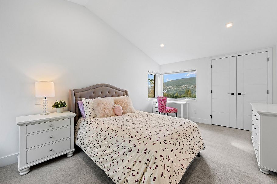 4528 Skyline Drive North Vancouver, BC - 25