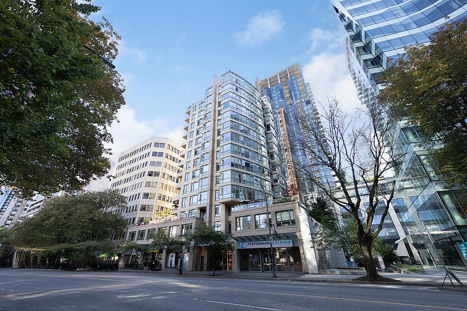 404 1238 Burrard Street Vancouver, BC - 1