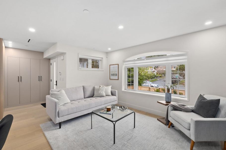 2438 W 49 Avenue Vancouver, BC - 4