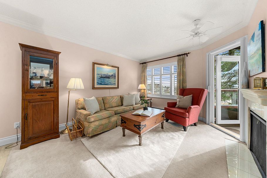 212 2800 Chesterfield Avenue North Vancouver, BC - 3