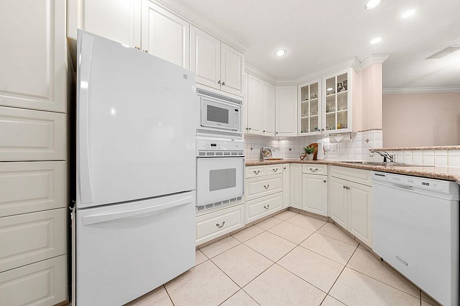 212 2800 Chesterfield Avenue North Vancouver, BC - 17