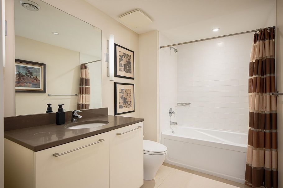 6467 Larch Street Vancouver, BC - 37