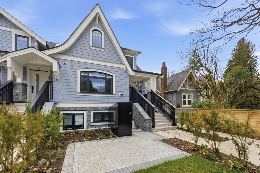 2438 W 49 Avenue Vancouver, BC - 1