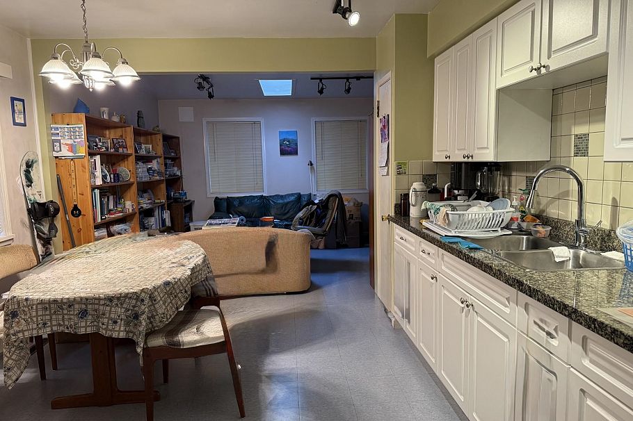 1245 E 51st Avenue Vancouver, BC - 4