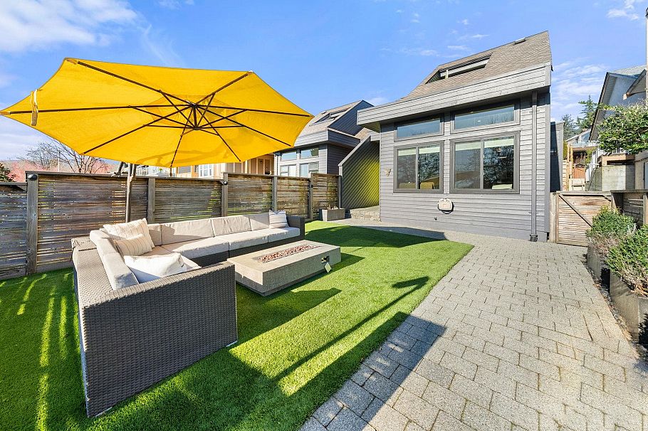 256 W 5th Street North Vancouver, BC - 1