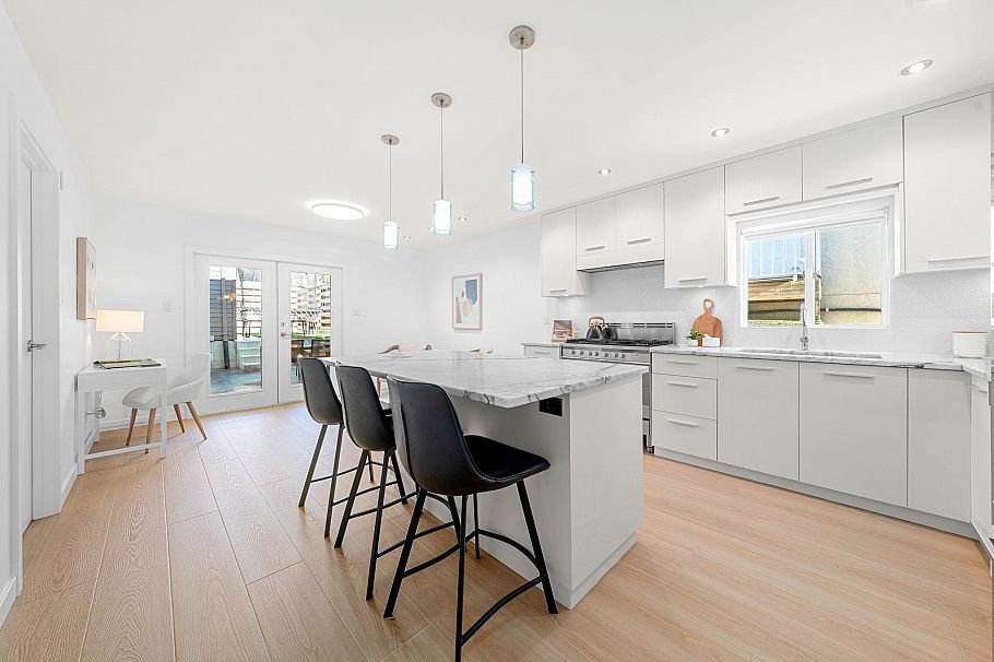 256 W 5th Street North Vancouver, BC - 11