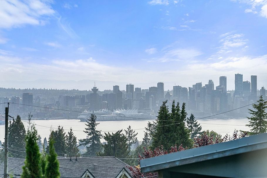 3041 St. Marys Avenue North Vancouver, BC - 3