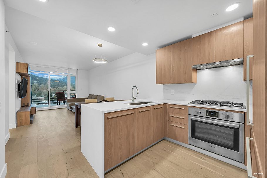 607 2780 Valley Centre Avenue North Vancouver, BC - 5