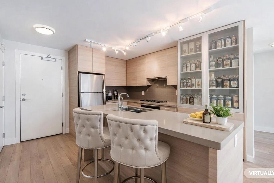 111 3606 Aldercrest Drive North Vancouver, BC - 33