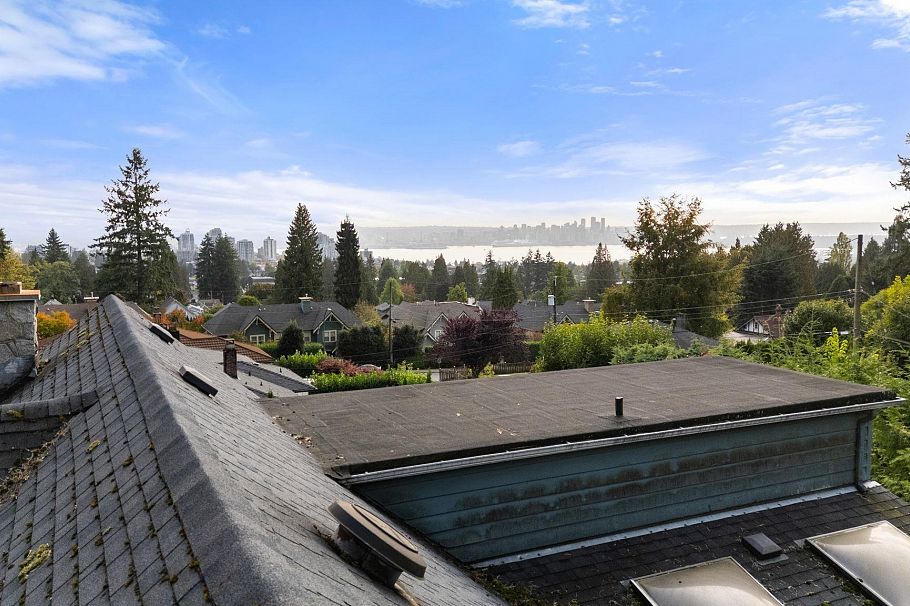 3041 St. Marys Avenue North Vancouver, BC - 36