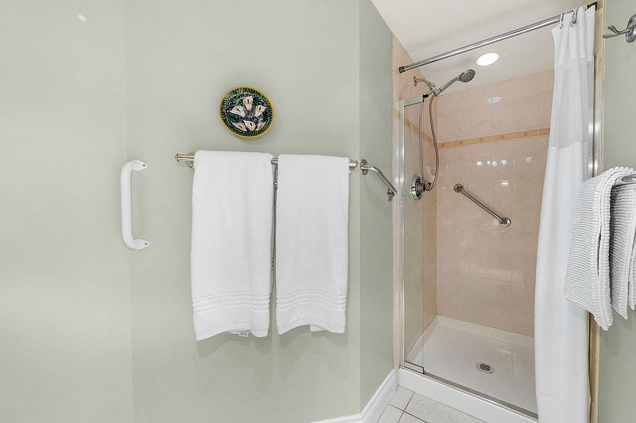 212 2800 Chesterfield Avenue North Vancouver, BC - 30