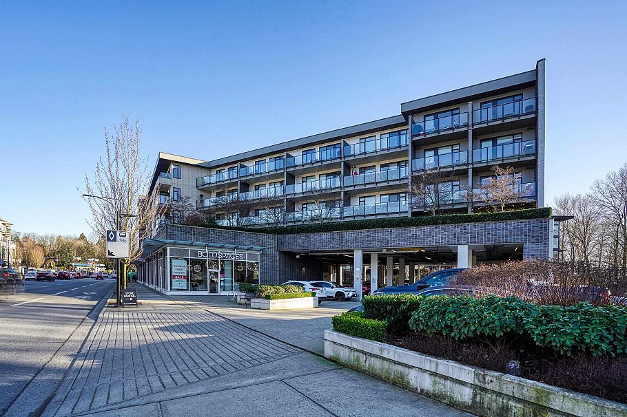 414 725 Marine Drive North Vancouver, BC - 1