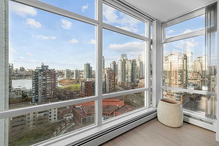 2106 1199 Marinaside Crescent Vancouver, BC - 8