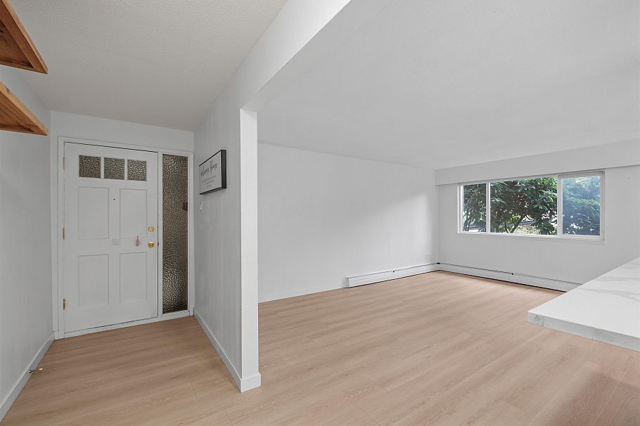 609 555 W 28th Street North Vancouver, BC - 11