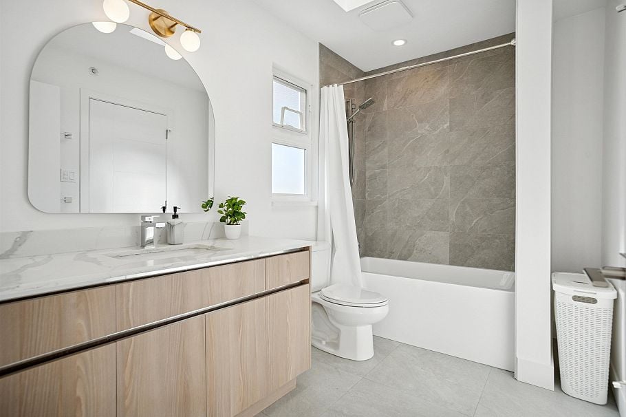 2168 E 8th Avenue Vancouver, BC - 26