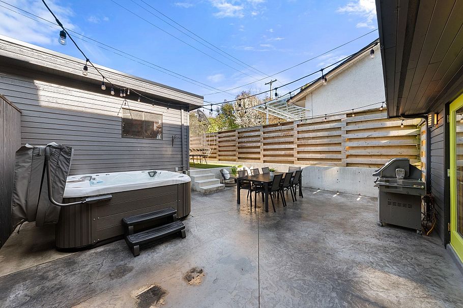 256 W 5th Street North Vancouver, BC - 17