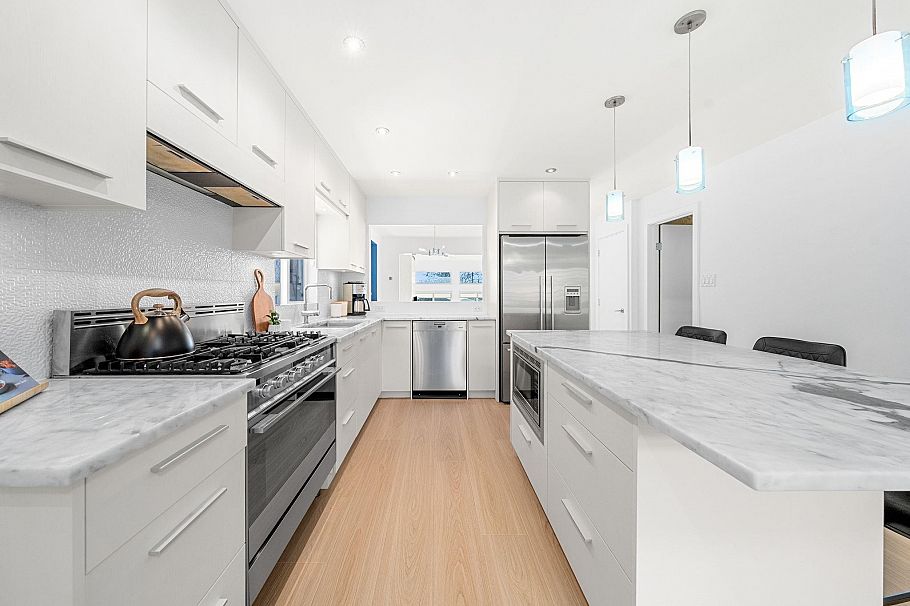 256 W 5th Street North Vancouver, BC - 12