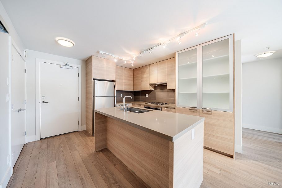 111 3606 Aldercrest Drive North Vancouver, BC - 14