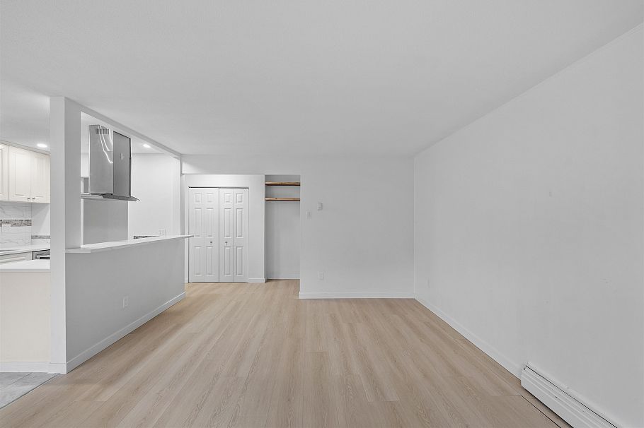 609 555 W 28th Street North Vancouver, BC - 4