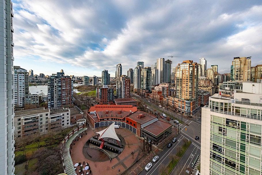 2106 1199 Marinaside Crescent Vancouver, BC - 32