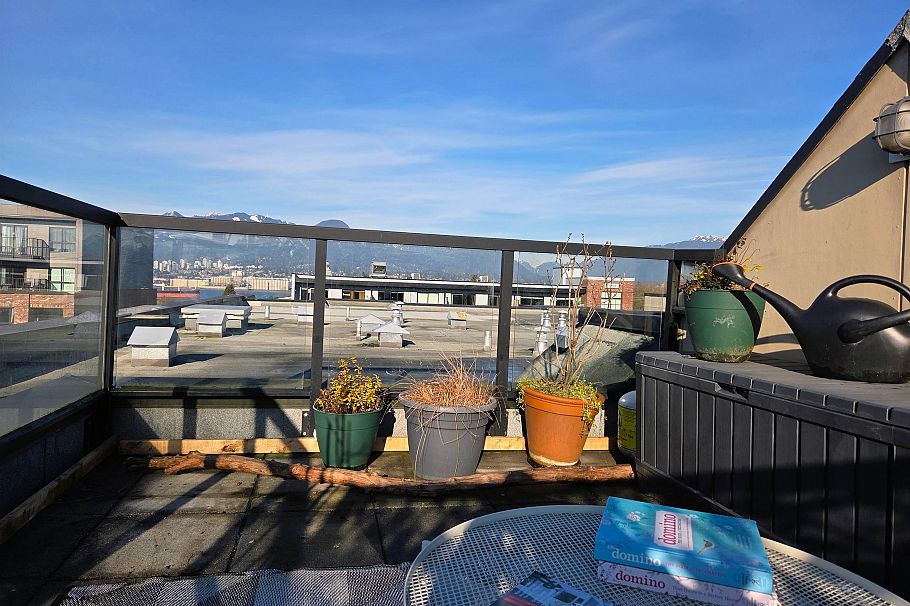 PH20 2150 E Hastings Street Vancouver, BC - 2