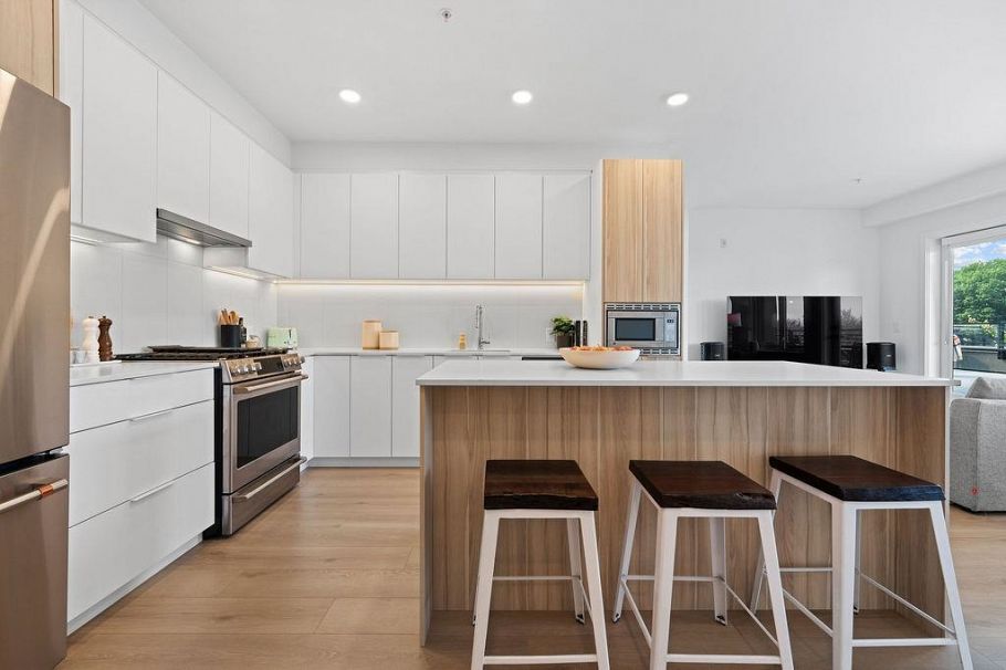 504 2450 Garden Drive Vancouver, BC - 1