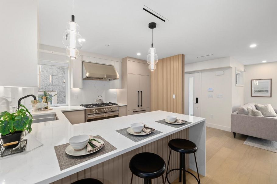 2438 W 49 Avenue Vancouver, BC - 15