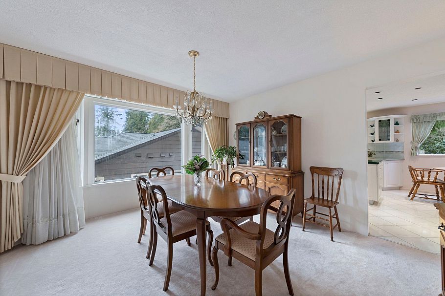 5427 Cliffridge Avenue North Vancouver, BC - 5