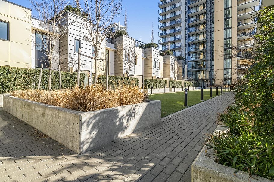 1004 1401 Hunter Street North Vancouver, BC - 19