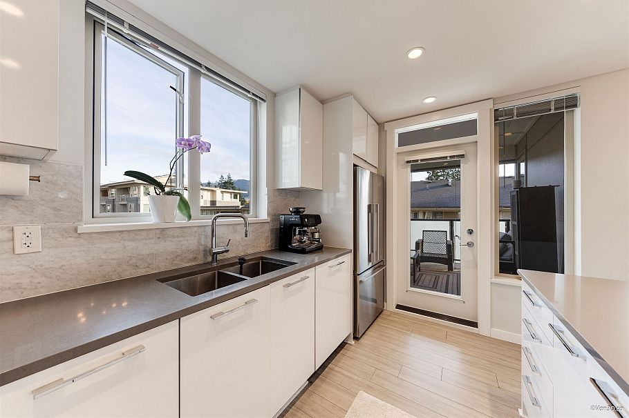 312 2632 Library Lane North Vancouver, BC - 9