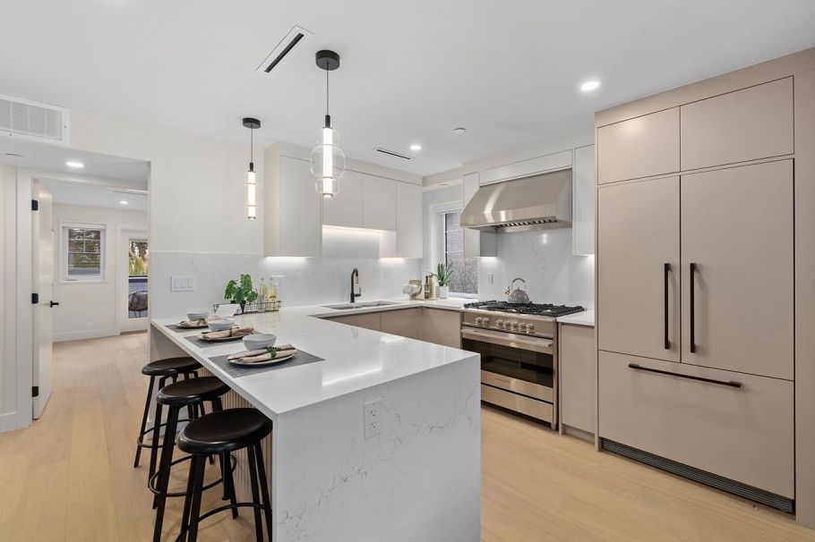 2438 W 49 Avenue Vancouver, BC - 12