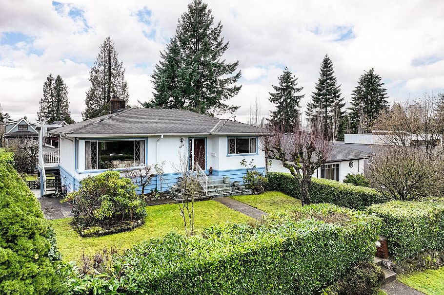 419 E 17th Street North Vancouver, BC - 2